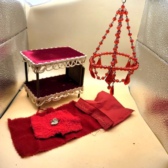 Vintage Dollhouse Red 4 Poster Canopy Bed + Beaded Chandelier Set dh905 - Picture 1 of 10